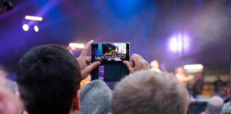 How the Internet Revolutionized the Music Industry